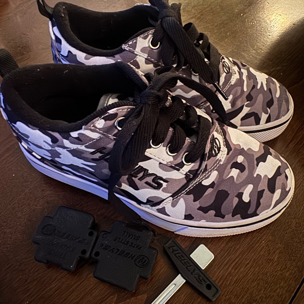 Heelys Black and Gray Sneakers with Camouflage Design